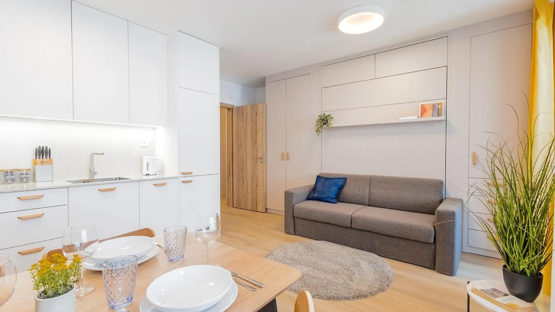 Yellow Apartment - Balcony, Free Parking, By Gravity Prague