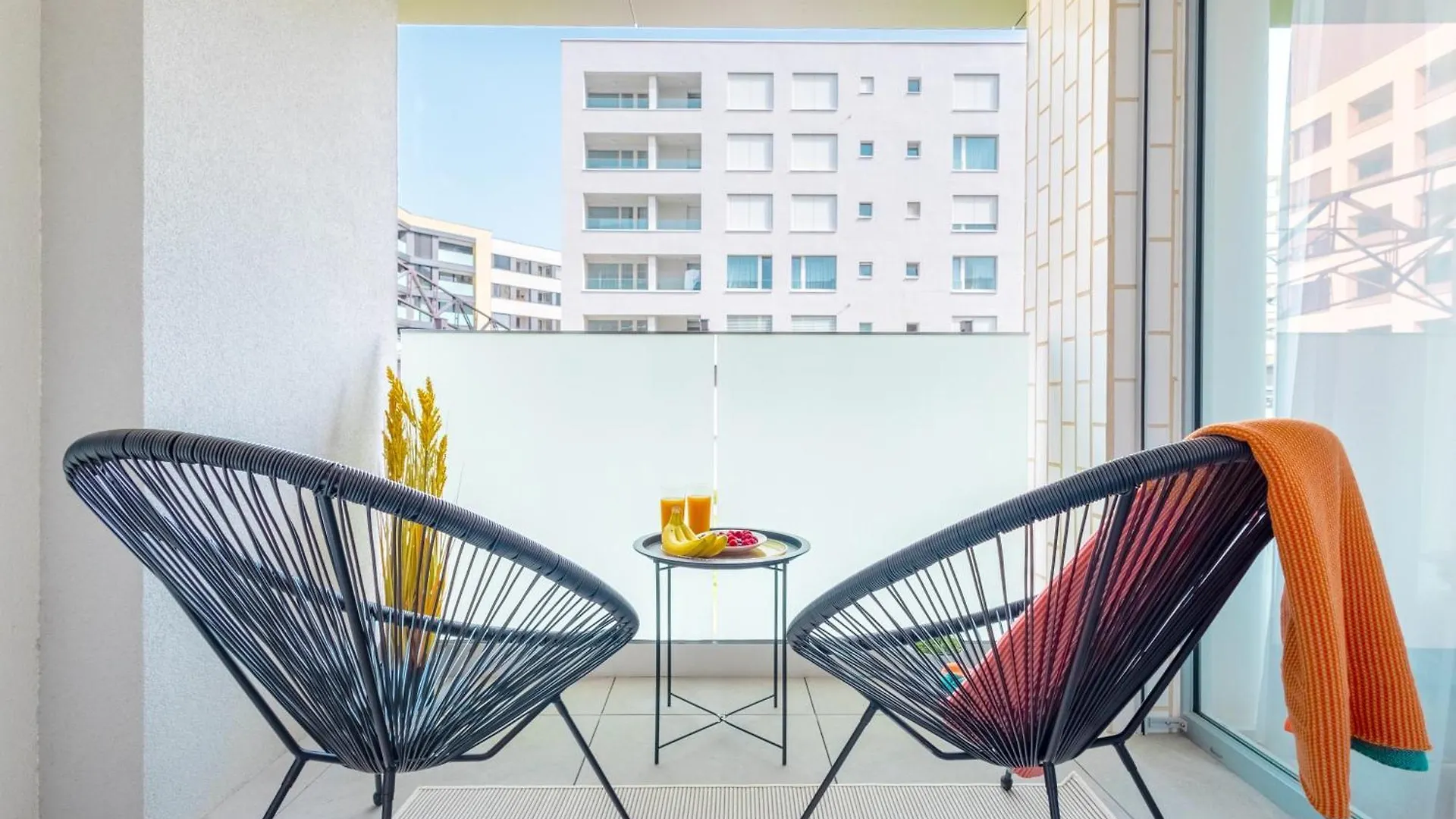 Yellow Apartment - Balcony, Free Parking, By Gravity Prague 0*,  Czech Republic