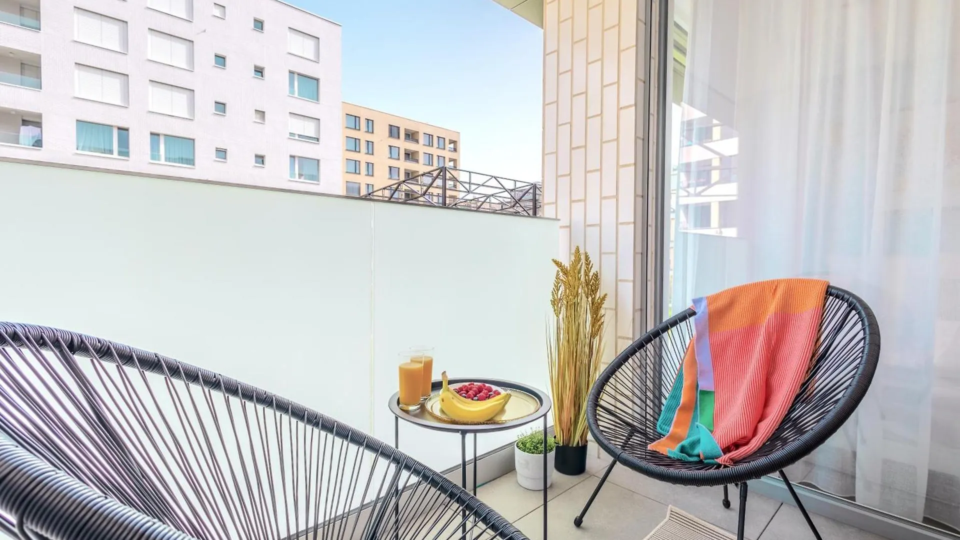 Yellow Apartment - Balcony, Free Parking, By Gravity Prague