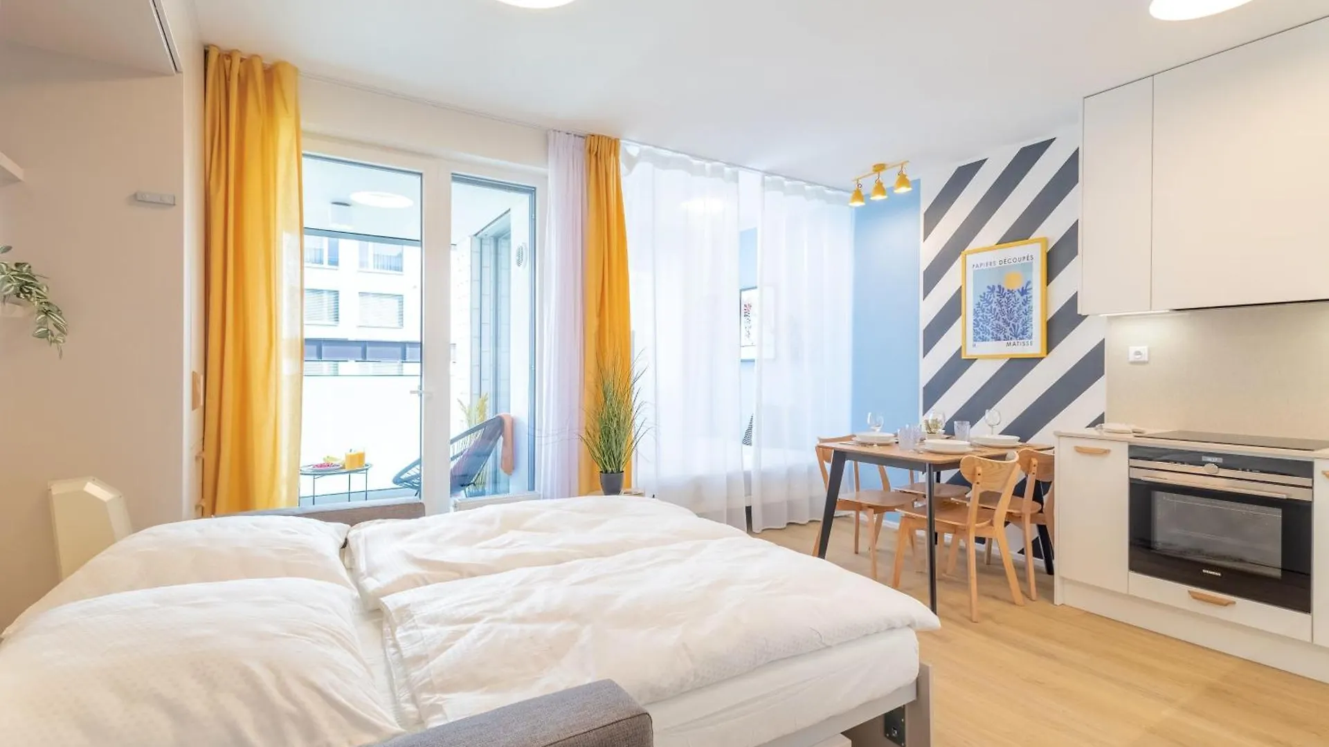 Yellow Apartment - Balcony, Free Parking, By Gravity Prague 0*,