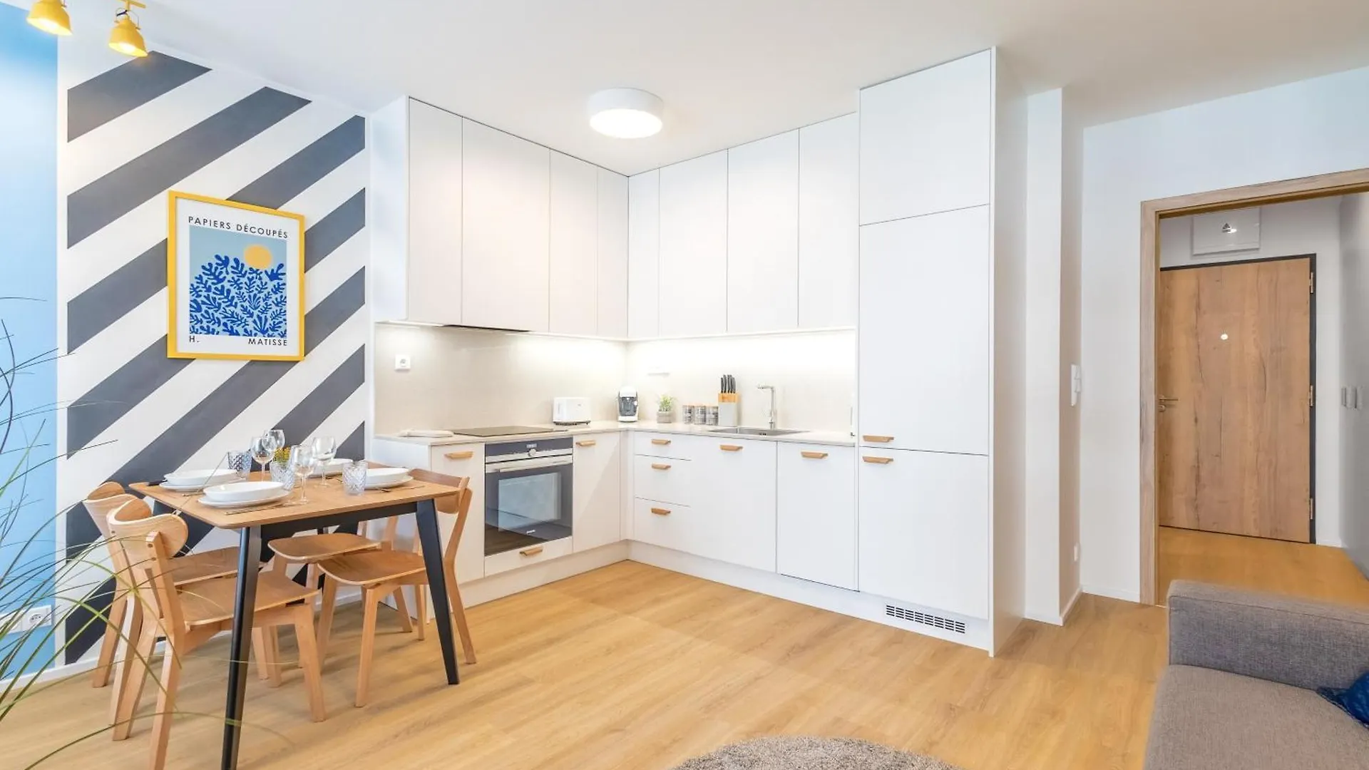 Yellow Apartment - Balcony, Free Parking, By Gravity Prague Czech Republic