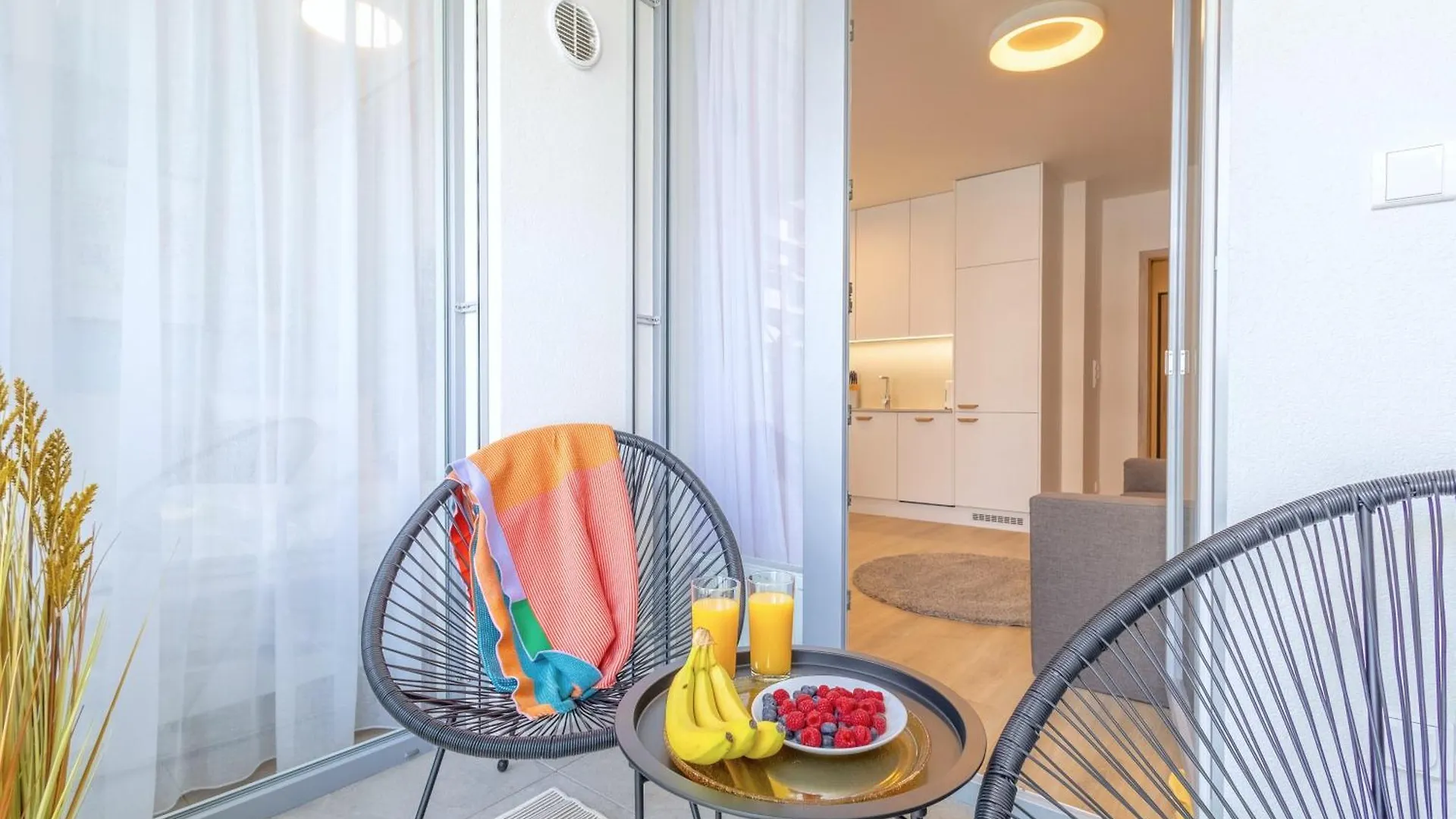 Yellow Apartment - Balcony, Free Parking, By Gravity Prague
