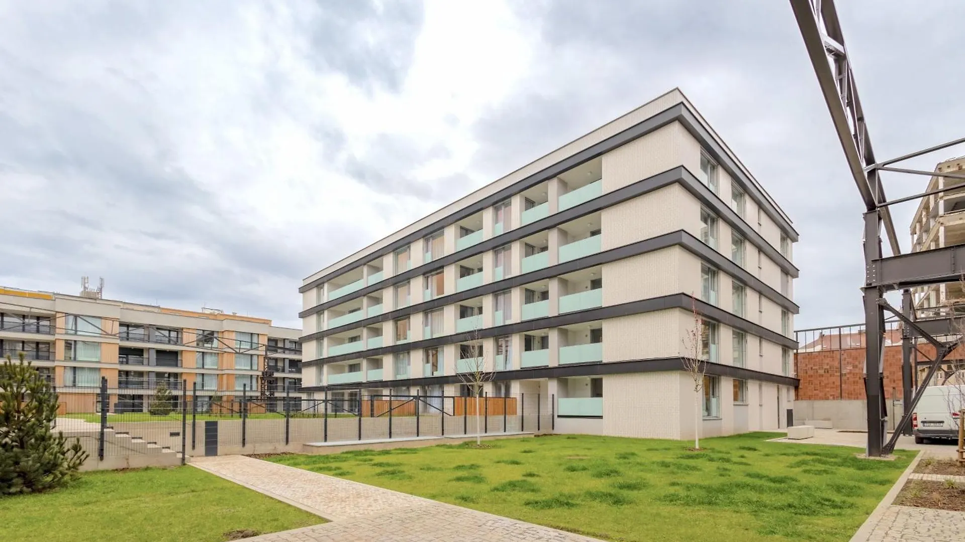 Yellow Apartment - Balcony, Free Parking, By Gravity Prague Czech Republic