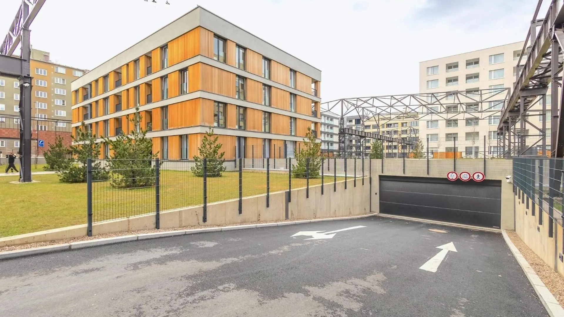 Yellow Apartment - Balcony, Free Parking, By Gravity Prague