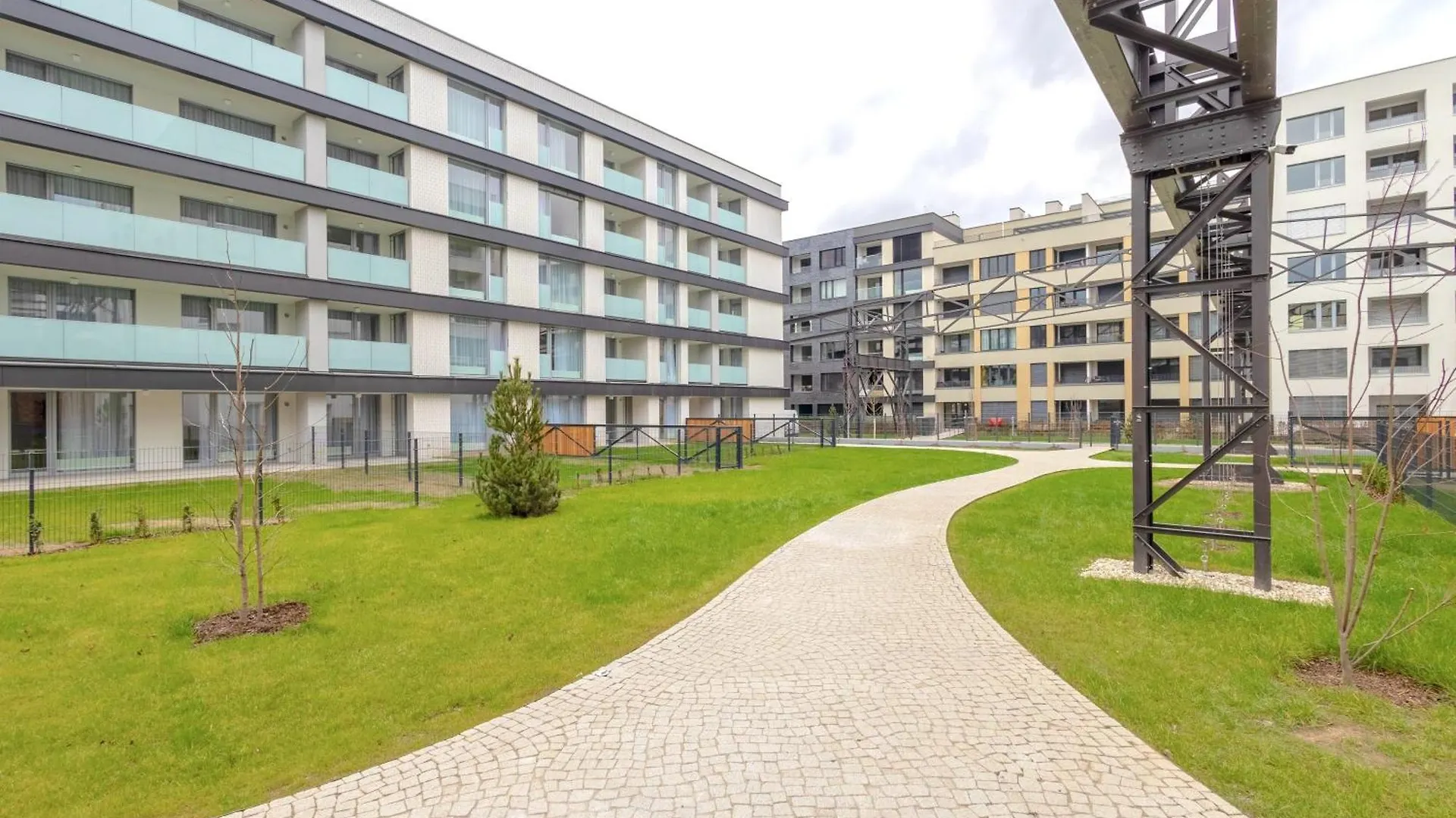 Yellow Apartment - Balcony, Free Parking, By Gravity Prague