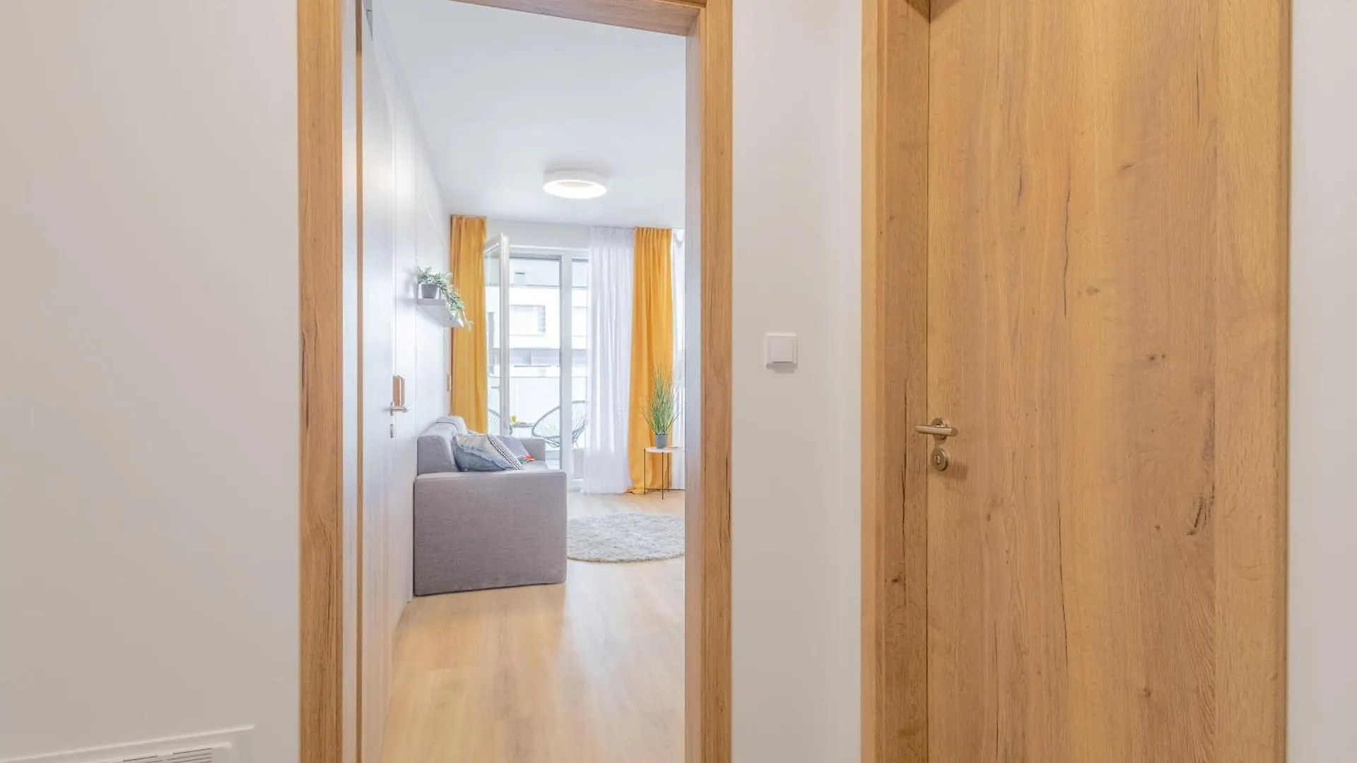 Yellow Apartment - Balcony, Free Parking, By Gravity Prague